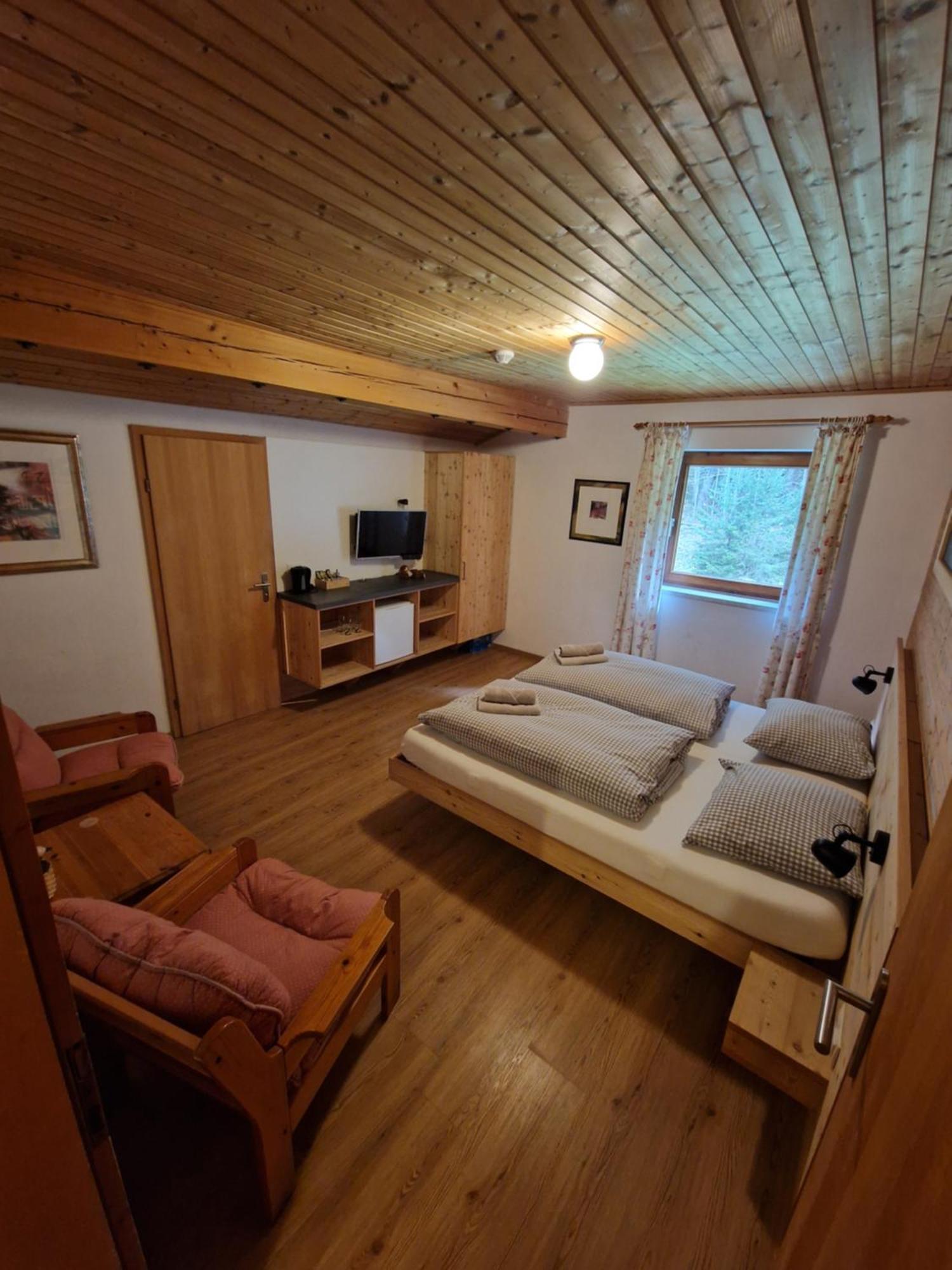 Garni Baerenwirt Bed & Breakfast ลอยทัช ภายนอก รูปภาพ