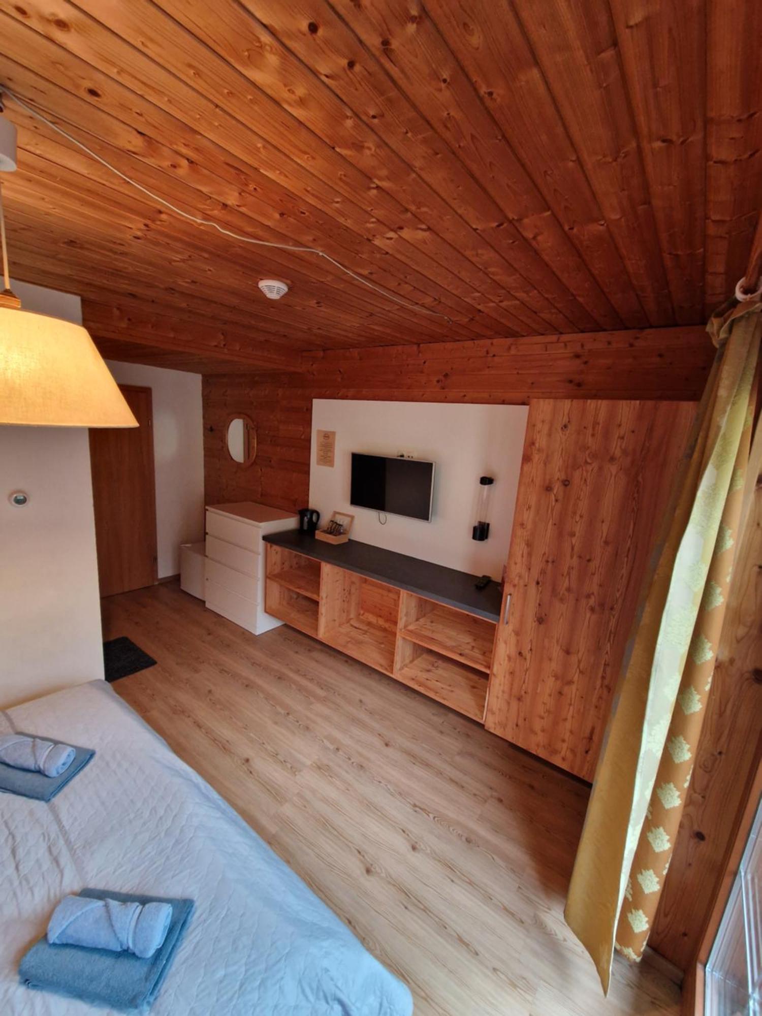 Garni Baerenwirt Bed & Breakfast ลอยทัช ภายนอก รูปภาพ