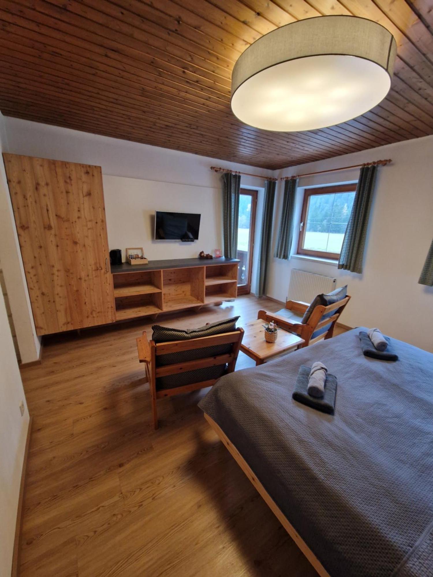 Garni Baerenwirt Bed & Breakfast ลอยทัช ภายนอก รูปภาพ