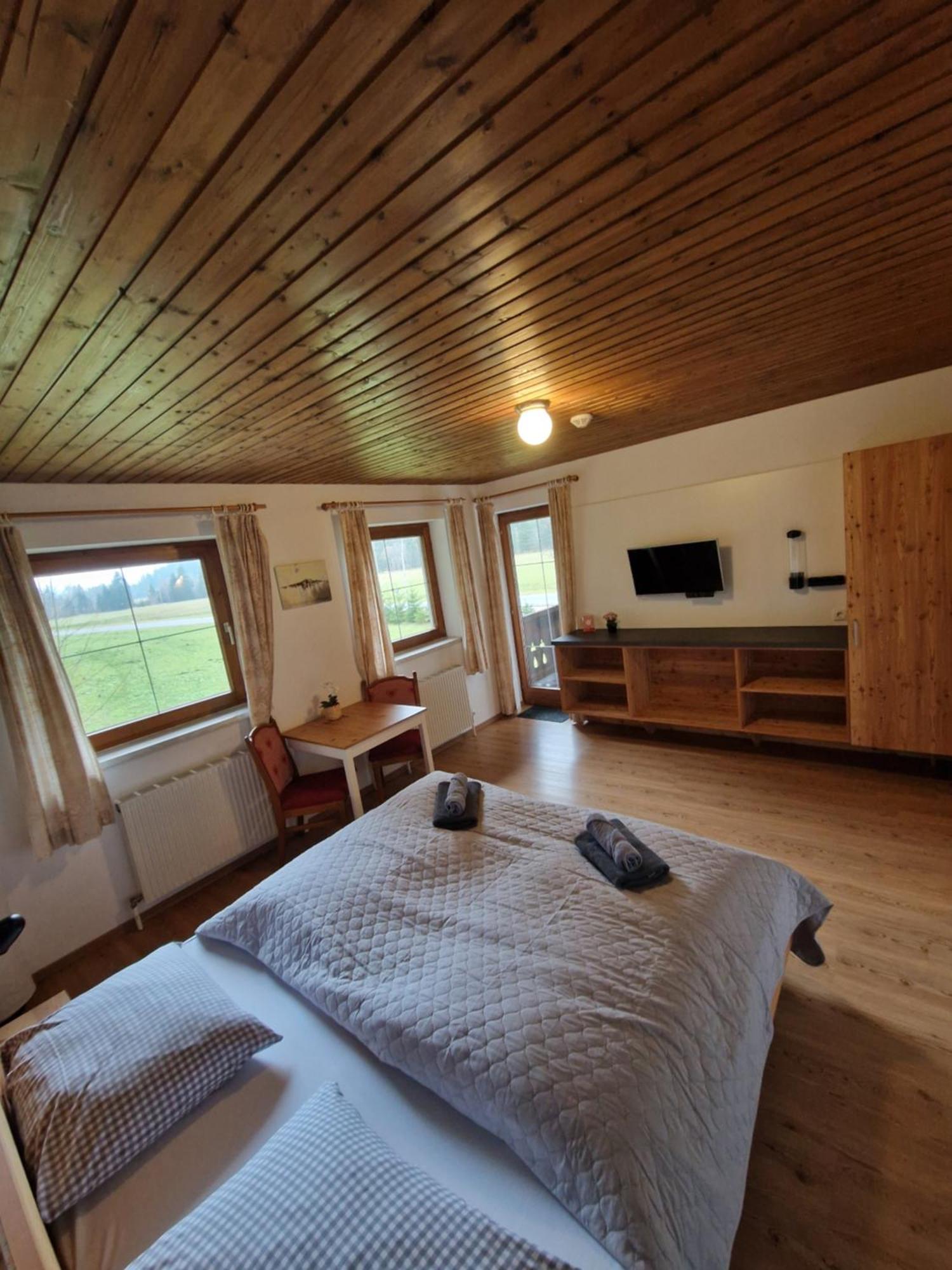 Garni Baerenwirt Bed & Breakfast ลอยทัช ภายนอก รูปภาพ