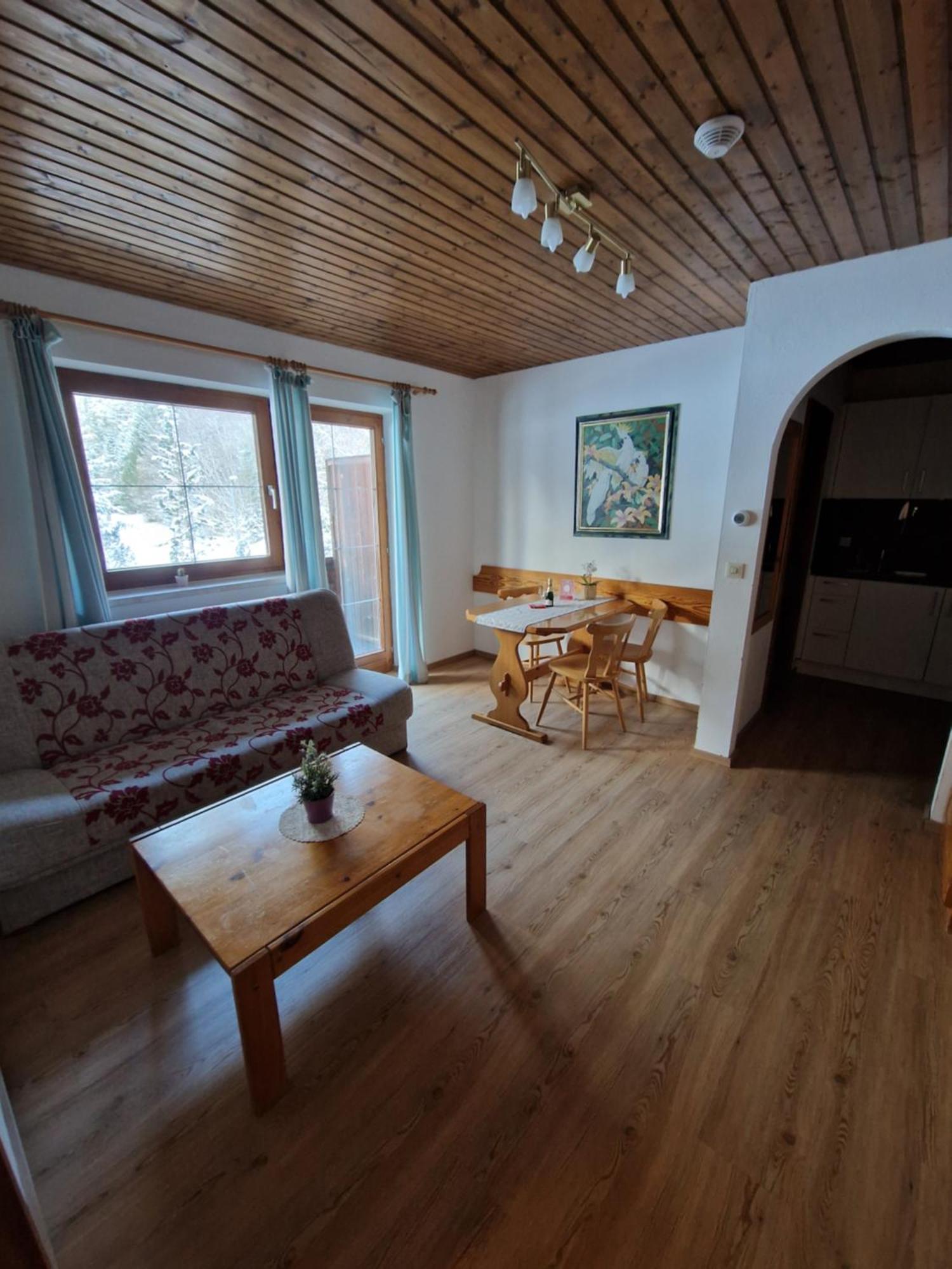Garni Baerenwirt Bed & Breakfast ลอยทัช ภายนอก รูปภาพ